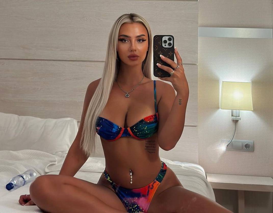 Şirinevler Escort Bayan Sevdayla Aşk Dolu Sevişme